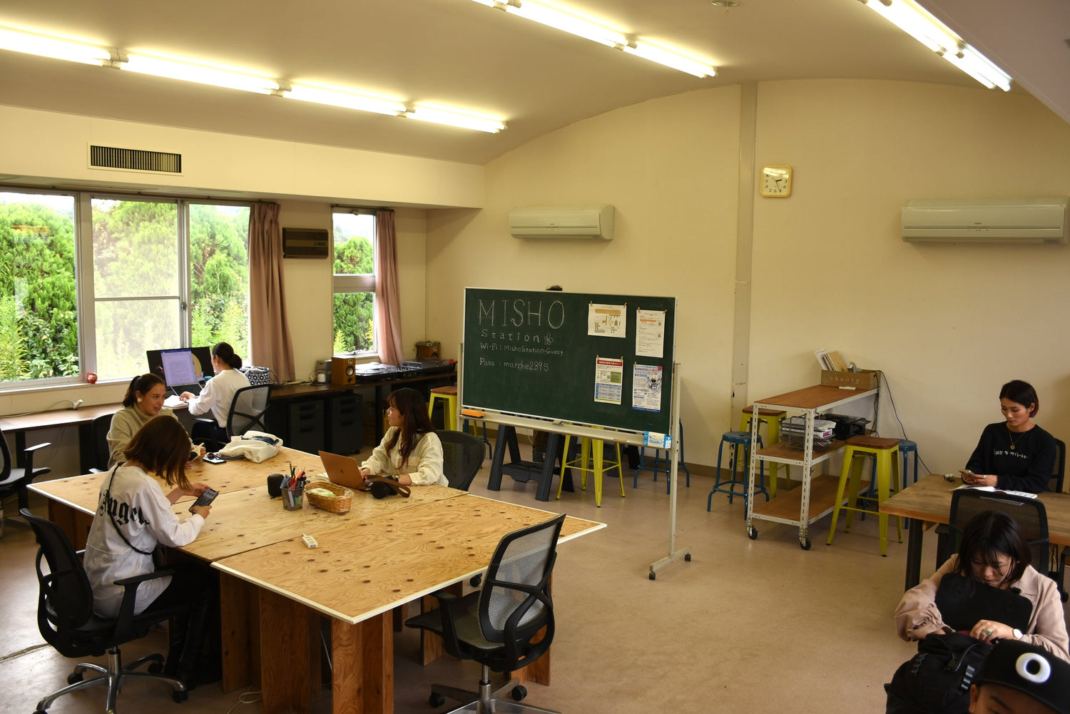 MISHO Station 窓際デスクとiMac